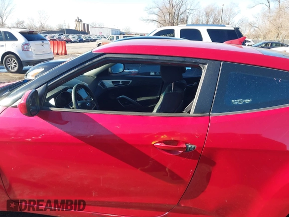 2016 Hyundai Veloster z VIN KMHTC6AD1GU260219, wystawiony jako IAAI lot #41114806 z przebiegiem 128 000 mil mil oraz . Historia ofert i sprzedaży dostępna na DreamBid. Obrazek 6.
