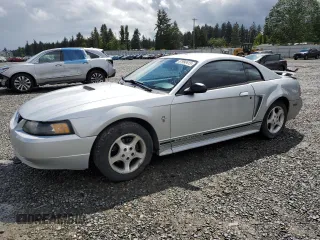 2001 Ford Mustang Standard z VIN 1FAFP40401F115699, wystawiony jako Copart lot #57993415 z przebiegiem 180 918 mil mil oraz Szkoda całkowita • Salvage title. Historia ofert i sprzedaży dostępna na DreamBid. Obrazek 1.