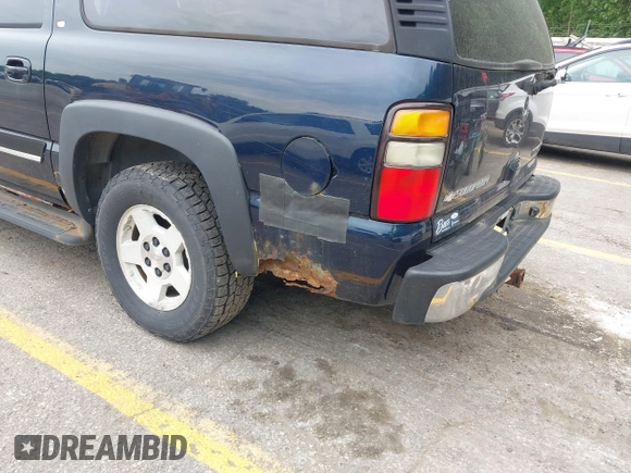 2005 Chevrolet Suburban LT z VIN 3GNFK16Z35G230772, wystawiony jako IAAI lot #42542995 z przebiegiem 178 951 mil mil oraz . Historia ofert i sprzedaży dostępna na DreamBid. Obrazek 12.