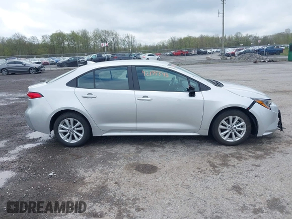 2025 Toyota Corolla LE z VIN 5YFB4MDE0SP241530, wystawiony jako IAAI lot #42175543 z przebiegiem 3222 mil mil oraz . Historia ofert i sprzedaży dostępna na DreamBid. Obrazek 13.