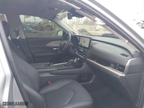 2024 Toyota Grand Highlander XLE with VIN 5TDAAAB59RS010228, listed as a IAAI auction lot 41829943 with 11,436 mi miles. Bid and sale history available at carsss.com. Image 5.
