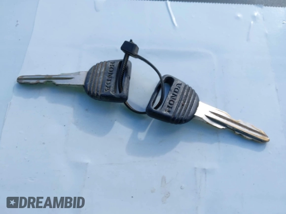 1988 Honda Civic z VIN 2HGED6340JH508656, wystawiony jako IAAI lot #42014370 z przebiegiem 168 213 mil mil oraz . Historia ofert i sprzedaży dostępna na DreamBid. Obrazek 11.
