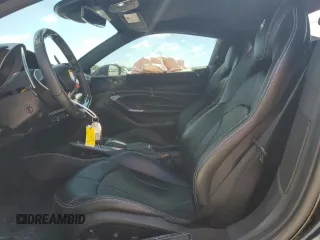 2021 Ferrari F8 z VIN ZFF92LLA8M0268230, wystawiony jako Copart lot #50326925 z przebiegiem 18 802 mil mil oraz Szkoda całkowita • Salvage title. Historia ofert i sprzedaży dostępna na DreamBid. Obrazek 7.