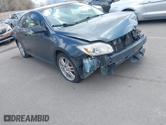 2009 Scion tC z VIN JTKDE167690288903, wystawiony jako IAAI lot #41925192 z przebiegiem 220 905 mil mil oraz . Historia ofert i sprzedaży dostępna na DreamBid. Obrazek 1.