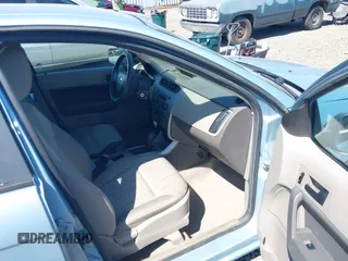 2008 Ford Focus SE z VIN 1FAHP35N58W226540, wystawiony jako IAAI lot #42383245 z przebiegiem 183 312 mil mil oraz . Historia ofert i sprzedaży dostępna na DreamBid. Obrazek 5.