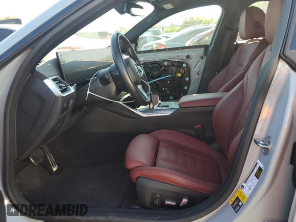 2022 BMW i4 eDrive40 z VIN WBY73AW0XNFN24679, wystawiony jako Copart lot #70213313 z przebiegiem 14 403 mil mil oraz . Historia ofert i sprzedaży dostępna na DreamBid. Obrazek 7.