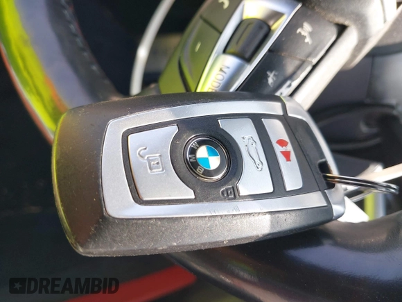 2013 BMW M6 z VIN WBSLX9C52DD159906, wystawiony jako IAAI lot #42095042 z przebiegiem 105 463 mil mil oraz . Historia ofert i sprzedaży dostępna na DreamBid. Obrazek 11.