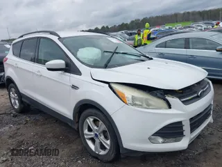 2016 Ford Escape SE z VIN 1FMCU0GX8GUB05808, wystawiony jako IAAI lot #41527156 z przebiegiem 149 655 mil mil oraz . Historia ofert i sprzedaży dostępna na DreamBid. Obrazek 1.