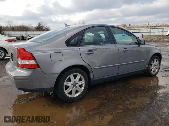 2005 Volvo S40 with VIN YV1MS682X52051693, listed as a Copart auction lot 43822795 with 215,406 mi miles and Salvage Title. Bid and sale history available at carsss.com. Image 3.