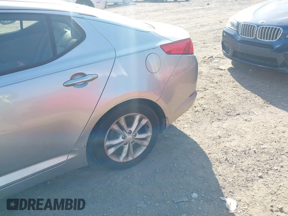 2013 Kia Optima EX z VIN 5XXGN4A76DG200422, wystawiony jako IAAI lot #42067904 z przebiegiem 278 808 mil mil oraz . Historia ofert i sprzedaży dostępna na DreamBid. Obrazek 6.