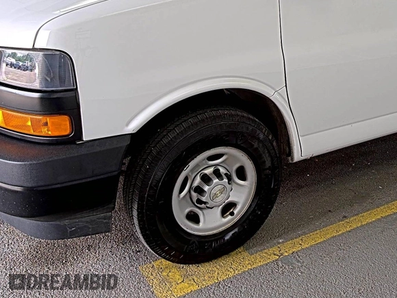 2021 Chevrolet Express Cargo z VIN 1GCWGAFP5M1201537, wystawiony jako IAAI lot #42642579 z przebiegiem 96 732 mil mil oraz . Historia ofert i sprzedaży dostępna na DreamBid. Obrazek 12.