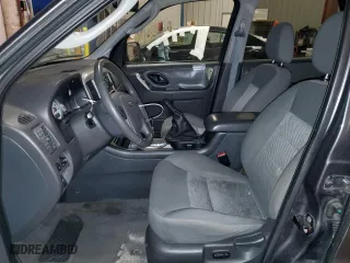 2005 Ford Escape XLT with VIN 1FMYU93135KB23475, listed as a Copart auction lot 44240295 with 210,732 mi miles and Clean Title. Bid and sale history available at carsss.com. Image 7.