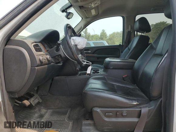 2011 Chevrolet Tahoe LT with VIN 1GNSKBE02BR200035, listed as a Copart auction lot 58730385 with 194,816 mi miles and Salvage title. Bid and sale history available at DreamBid. Image 7.