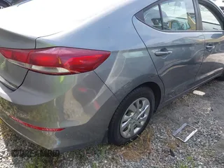 2018 Hyundai Elantra SE z VIN KMHD74LF9JU611364, wystawiony jako IAAI lot #42034415 z przebiegiem 81 450 mil mil oraz . Historia ofert i sprzedaży dostępna na DreamBid. Obrazek 4.
