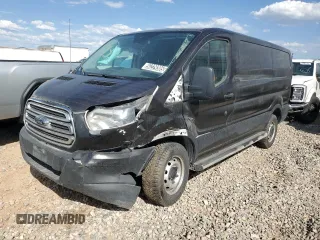 2019 Ford Transit z VIN 1FTYR1YM5KKA86628, wystawiony jako Copart lot #56229305 z przebiegiem Nie podano mil oraz Czysty tytuł • Clean title. Historia ofert i sprzedaży dostępna na DreamBid. Obrazek 1.