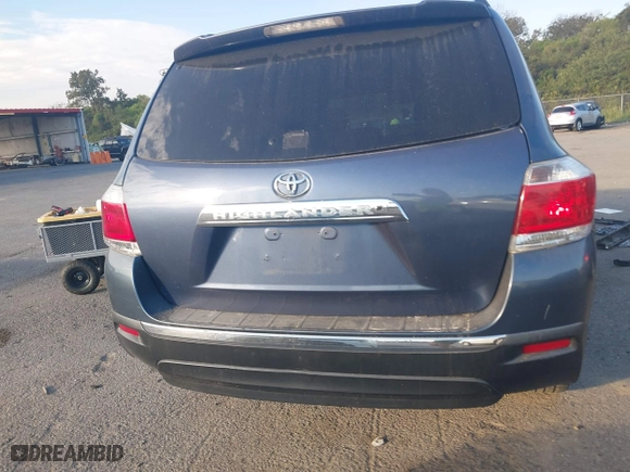 2013 Toyota Highlander Limited with VIN 5TDYK3EH2DS122634, listed as a IAAI auction lot 40491413 with 230,275 mi miles. Bid and sale history available at carsss.com. Image 16.