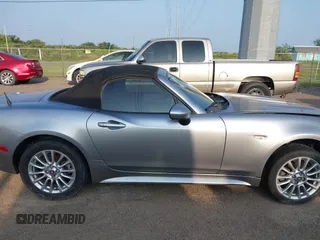 2017 FIAT 124 Spider Lusso z VIN JC1NFAEK5H0101807, wystawiony jako IAAI lot #42203847 z przebiegiem Nie podano mil oraz . Historia ofert i sprzedaży dostępna na DreamBid. Obrazek 12.