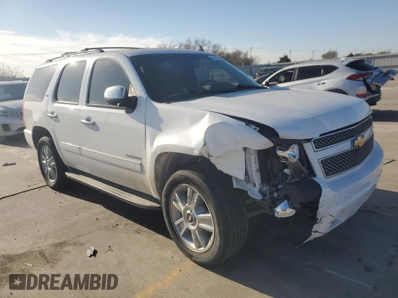 2010 Chevrolet Tahoe LTZ z VIN 1GNUCCE06AR203496, wystawiony jako Copart lot #83473464 z przebiegiem 157 480 mil mil oraz Szkoda całkowita • Salvage title. Historia ofert i sprzedaży dostępna na DreamBid. Obrazek 4.