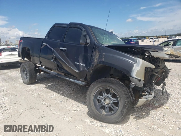 2011 GMC Sierra 2500HD SLE z VIN 1GT120C88BF155136, wystawiony jako Copart lot #68786234 z przebiegiem Nie podano mil oraz Szkoda całkowita • Salvage title. Historia ofert i sprzedaży dostępna na DreamBid. Obrazek 4.