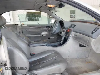 2001 Mercedes-Benz CLK 320/430 z VIN WDBLK65G51T083813, wystawiony jako IAAI lot #42412526 z przebiegiem 94 210 mil mil oraz . Historia ofert i sprzedaży dostępna na DreamBid. Obrazek 5.