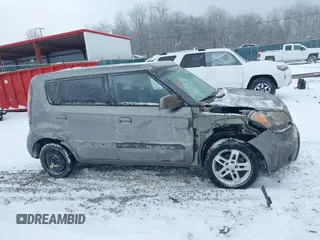 2010 Kia Soul + with VIN KNDJT2A23A7042047, listed as a IAAI auction lot 41578149 with 39,485 mi miles. Bid and sale history available at carsss.com. Image 13.