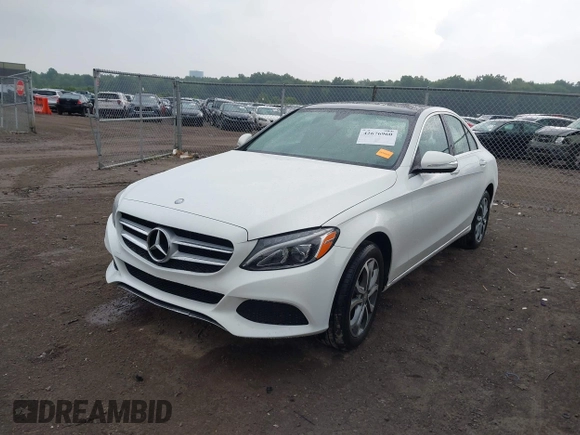 2015 Mercedes-Benz C 300 Luxury z VIN 55SWF4KB4FU064209, wystawiony jako IAAI lot #42676960 z przebiegiem 47 303 mil mil oraz . Historia ofert i sprzedaży dostępna na DreamBid. Obrazek 17.