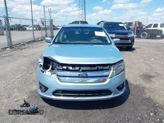 2010 Ford Fusion Hybrid z VIN 3FADP0L33AR385001, wystawiony jako IAAI lot #42074965 z przebiegiem 195 962 mil mil oraz . Historia ofert i sprzedaży dostępna na DreamBid. Obrazek 12.