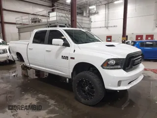 2017 Ram 1500 Night z VIN 1C6RR7MT8HS837693, wystawiony jako IAAI lot #42157251 z przebiegiem 71 829 mil mil oraz . Historia ofert i sprzedaży dostępna na DreamBid. Obrazek 1.