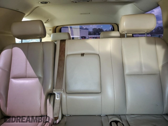2007 GMC Yukon XL SLT z VIN 1GKFC16037R181233, wystawiony jako Copart lot #61639285 z przebiegiem 152 408 mil mil oraz Czysty tytuł • Clean title. Historia ofert i sprzedaży dostępna na DreamBid. Obrazek 10.