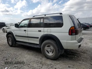 2001 Mitsubishi Montero Sport ES with VIN JA4LS21H21P033625, listed as a Copart auction lot 49041615 with 119,433 mi miles and Salvage Title. Bid and sale history available at carsss.com. Image 2.