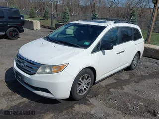 2011 Honda Odyssey EX-L with VIN 5FNRL5H69BB084277, listed as a IAAI auction lot 41986692 with 273,272 mi miles. Bid and sale history available at carsss.com. Image 17.