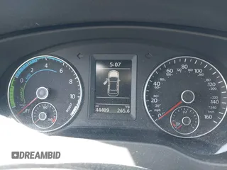 2013 Volkswagen Jetta Hybrid SE с VIN 3VW637AJXDM223583, выставлен на аукционе IAAI как лот 42246241 с пробегом 44 409 миль миль и . История ставок и продаж доступна на DreamBid. Изображение 7.