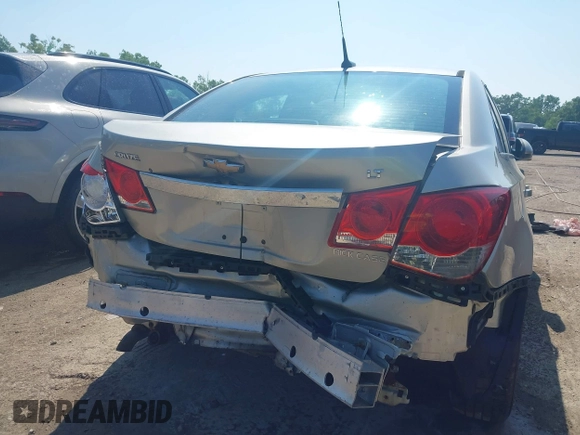 2014 Chevrolet Cruze 1LT с VIN 1G1PC5SB5E7214863, выставлен на аукционе IAAI как лот 42642718 с пробегом 132 939 миль миль и . История ставок и продаж доступна на DreamBid. Изображение 18.