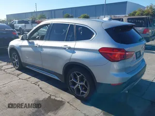 2017 BMW X1 xDrive28i z VIN WBXHT3Z34H4A53805, wystawiony jako IAAI lot #40682476 z przebiegiem 225 253 mil mil oraz . Historia ofert i sprzedaży dostępna na DreamBid. Obrazek 3.