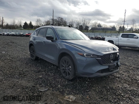 2024 Mazda CX-5 S Carbon Edition z VIN JM3KFBCM4R0392759, wystawiony jako Copart lot #45571245 z przebiegiem 7594 mil mil oraz Szkody całkowita. Historia ofert i sprzedaży dostępna na DreamBid. Obrazek 4.