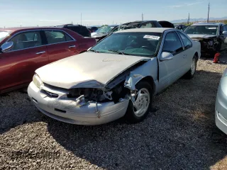1997 Ford Thunderbird LX z VIN 1FALP62W2VH171912, wystawiony jako Copart lot #65073454 z przebiegiem 179 439 mil mil oraz Szkoda całkowita • Salvage title. Historia ofert i sprzedaży dostępna na DreamBid. Obrazek 1.