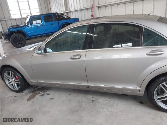 2007 Mercedes-Benz S-Class 5.5L V8 with VIN WDDNG71X07A081212, listed as a IAAI auction lot 41971565 with 166,904 mi miles. Bid and sale history available at carsss.com. Image 14.