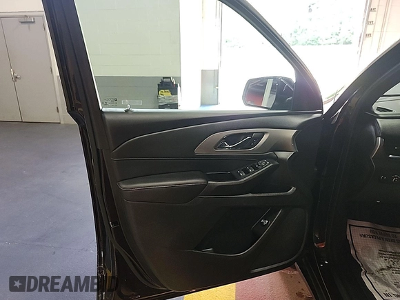 2022 Chevrolet Traverse LT Cloth z VIN 1GNEVGKW2NJ154512, wystawiony jako IAAI lot #42569716 z przebiegiem 84 735 mil mil oraz . Historia ofert i sprzedaży dostępna na DreamBid. Obrazek 16.