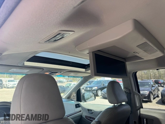 2011 Toyota Sienna XLE with VIN 5TDDK3DC3BS007297, listed as a Copart auction lot 55276405 with 208,274 mi miles and Clean Title. Bid and sale history available at DreamBid. Image 9.