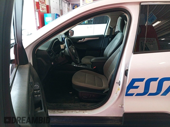 2020 Ford Escape SE z VIN 1FMCU9G68LUB45067, wystawiony jako IAAI lot #42575848 z przebiegiem 68 313 mil mil oraz . Historia ofert i sprzedaży dostępna na DreamBid. Obrazek 15.