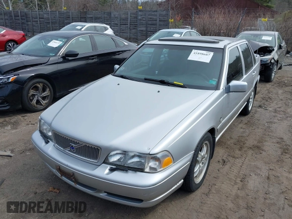 2000 Volvo S70 z VIN YV1LS56D0Y2667630, wystawiony jako IAAI lot #41898687 z przebiegiem 188 666 mil mil oraz . Historia ofert i sprzedaży dostępna na DreamBid. Obrazek 6.