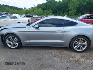 2021 Ford Mustang EcoBoost z VIN 1FA6P8TH1M5121107, wystawiony jako IAAI lot #42204097 z przebiegiem 51 542 mil mil oraz . Historia ofert i sprzedaży dostępna na DreamBid. Obrazek 14.