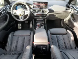 2022 BMW X4 M z VIN 5YM23EC04N9L46944, wystawiony jako Copart lot #87821005 z przebiegiem 15 371 mil mil oraz Szkoda całkowita • Salvage title. Historia ofert i sprzedaży dostępna na DreamBid. Obrazek 8.
