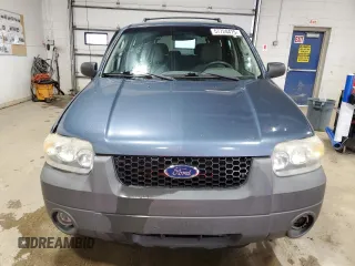 2005 Ford Escape XLT z VIN 1FMYU93145KB29172, wystawiony jako Copart lot #57724475 z przebiegiem 146 236 mil mil oraz Szkoda całkowita • Salvage title. Historia ofert i sprzedaży dostępna na DreamBid. Obrazek 5.