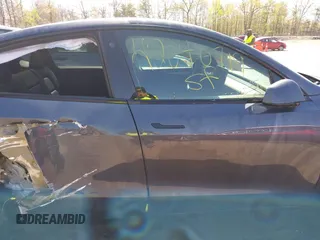 2022 Tesla Model Y Long Range z VIN 7SAYGAEE9NF574634, wystawiony jako IAAI lot #42040719 z przebiegiem 29 675 mil mil oraz . Historia ofert i sprzedaży dostępna na DreamBid. Obrazek 13.