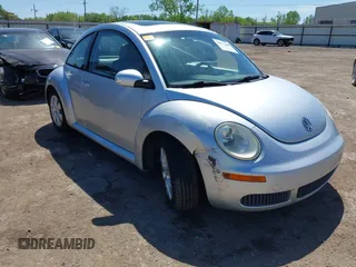 2008 Volkswagen New Beetle Coupe S with VIN 3VWRW31C88M509260, listed as a IAAI auction lot 42032305 with 122,760 mi miles. Bid and sale history available at carsss.com. Image 1.