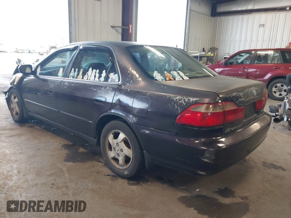 1999 Honda Accord EX z VIN 1HGCG5658XA034945, wystawiony jako IAAI lot #41687146 z przebiegiem 234 497 mil mil oraz . Historia ofert i sprzedaży dostępna na DreamBid. Obrazek 3.