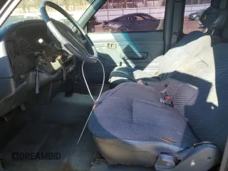 1992 Toyota Pickup DLX z VIN JT4RN93P6N5066035, wystawiony jako Copart lot #86102924 z przebiegiem 165 311 mil mil oraz Szkoda całkowita • Salvage title. Historia ofert i sprzedaży dostępna na DreamBid. Obrazek 7.