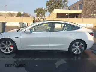 2019 Tesla Model 3 Long Range z VIN 5YJ3E1EB9KF514626, wystawiony jako IAAI lot #41067965 z przebiegiem 43 598 mil mil oraz . Historia ofert i sprzedaży dostępna na DreamBid. Obrazek 15.