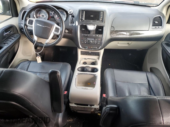 2015 Chrysler Town & Country Touring-L with VIN 2C4RC1CG1FR677280, listed as a Copart auction lot 44244245 with 95,529 mi miles and Salvage Title. Bid and sale history available at carsss.com. Image 8.